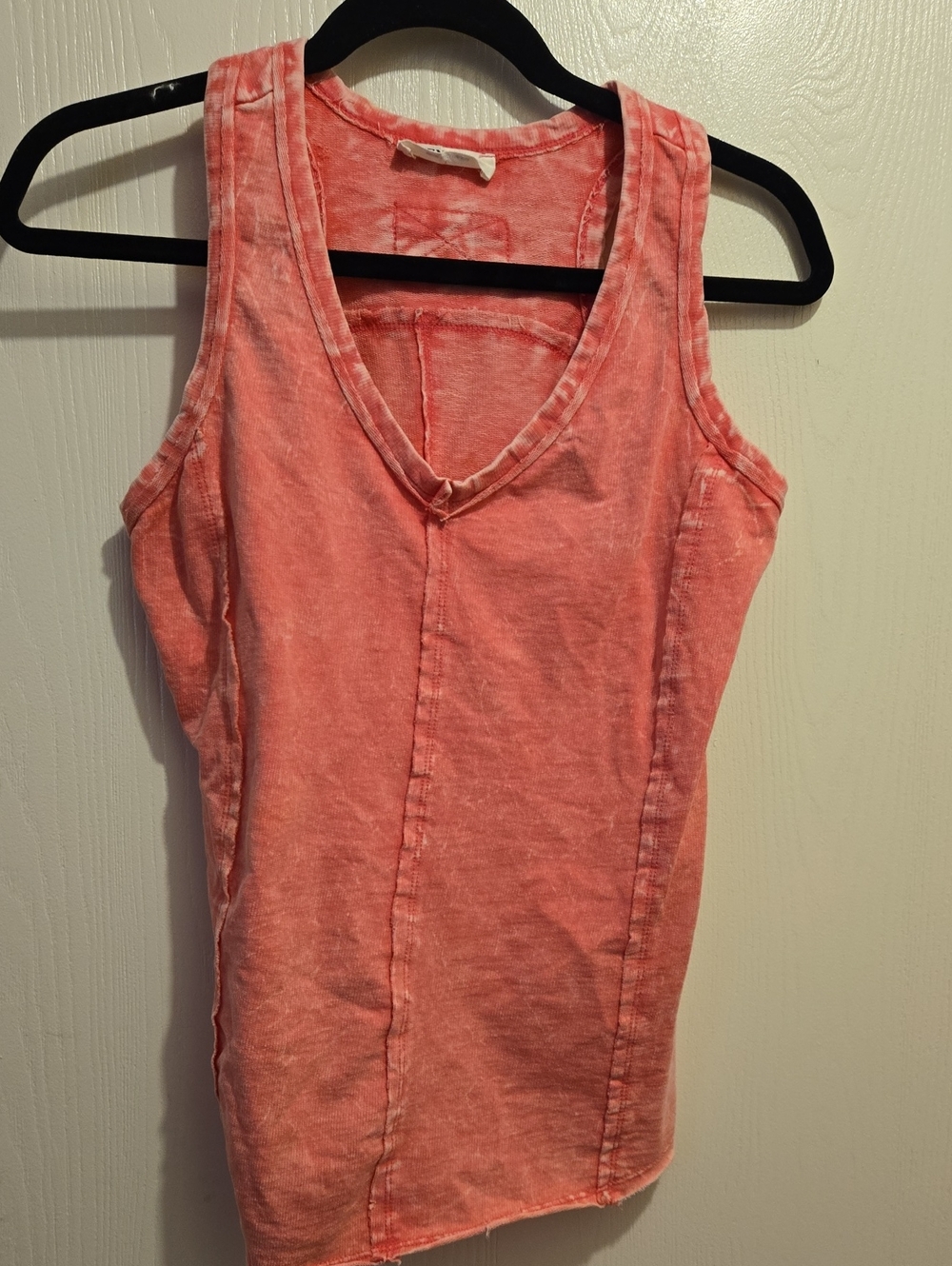 Zenana Outfitters Coral V-Neck Tank Top. L25